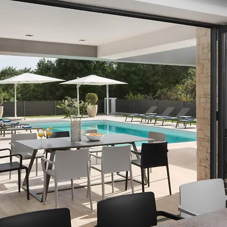 Eden Villa *